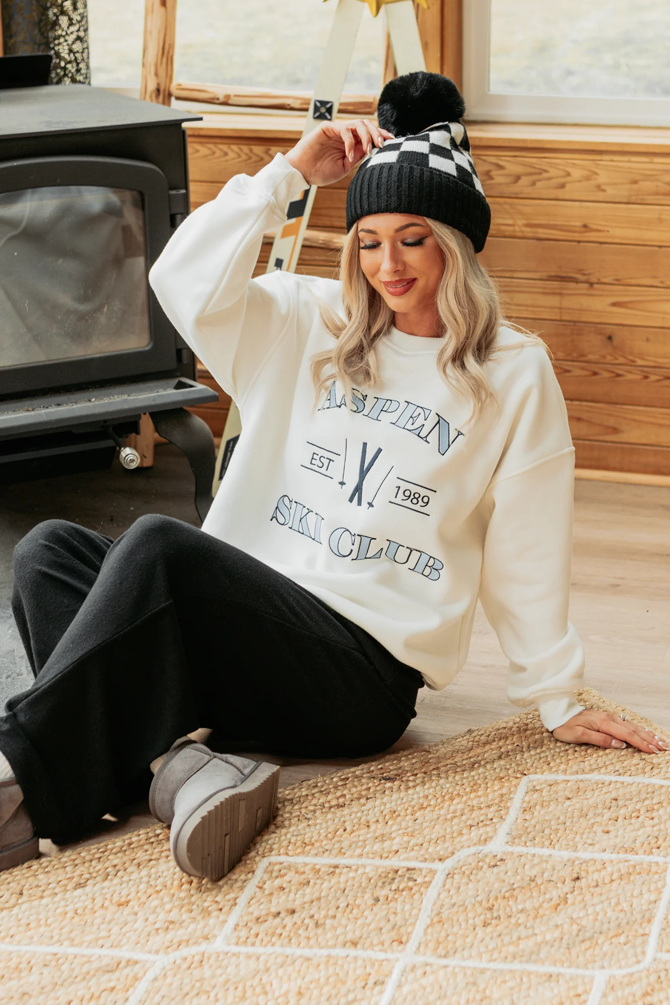 "Aspen Ski Club" Embroidered Sweatshirt (White) - Image 7