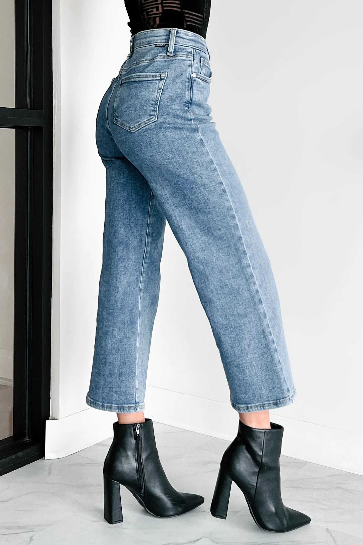 Bennie High Rise Tummy Control Special A Wide Crop Jeans (Light) - Image 4