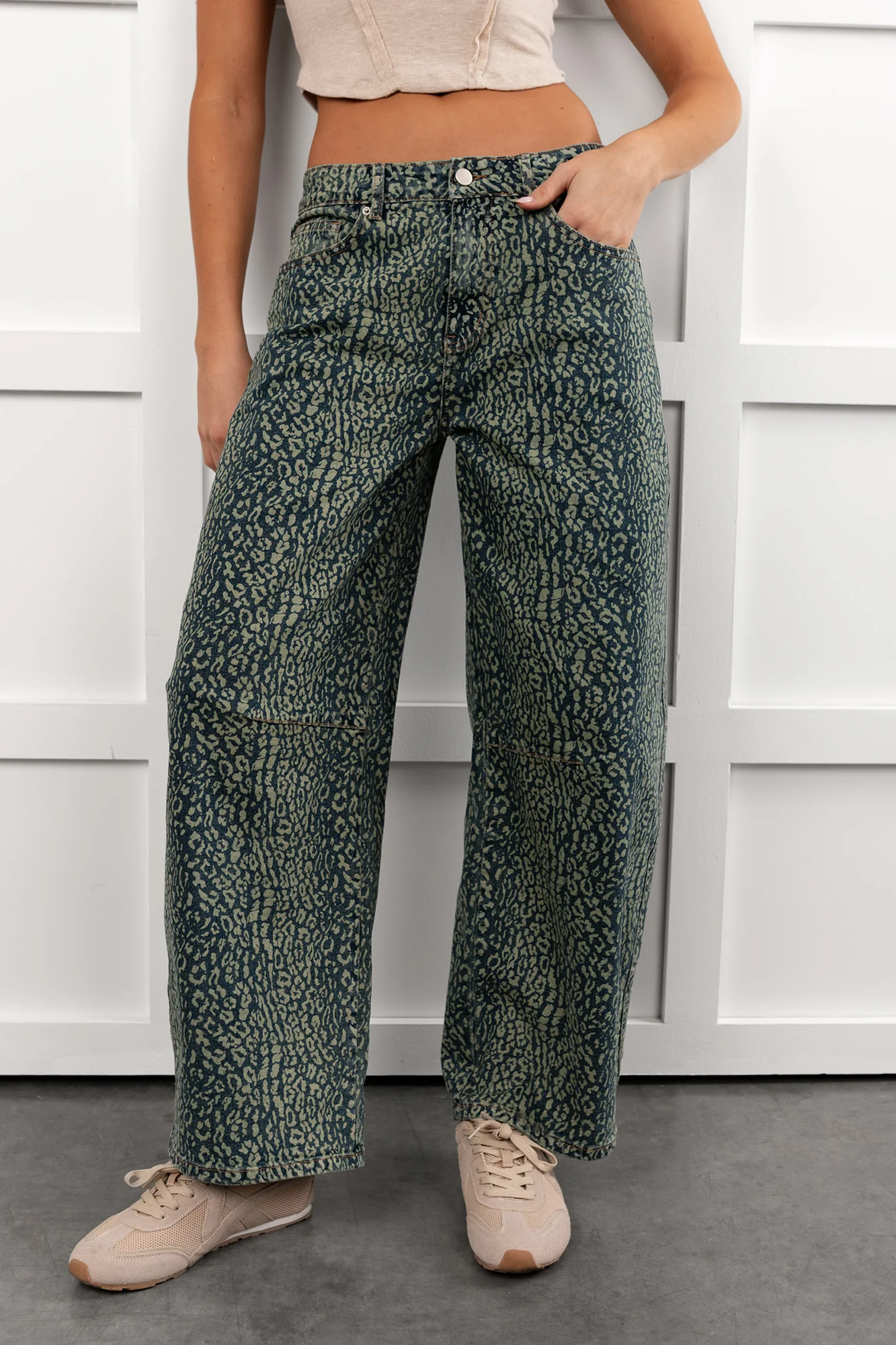 Boden Leopard Wide Leg ANWND Jeans (Denim) - Image 11