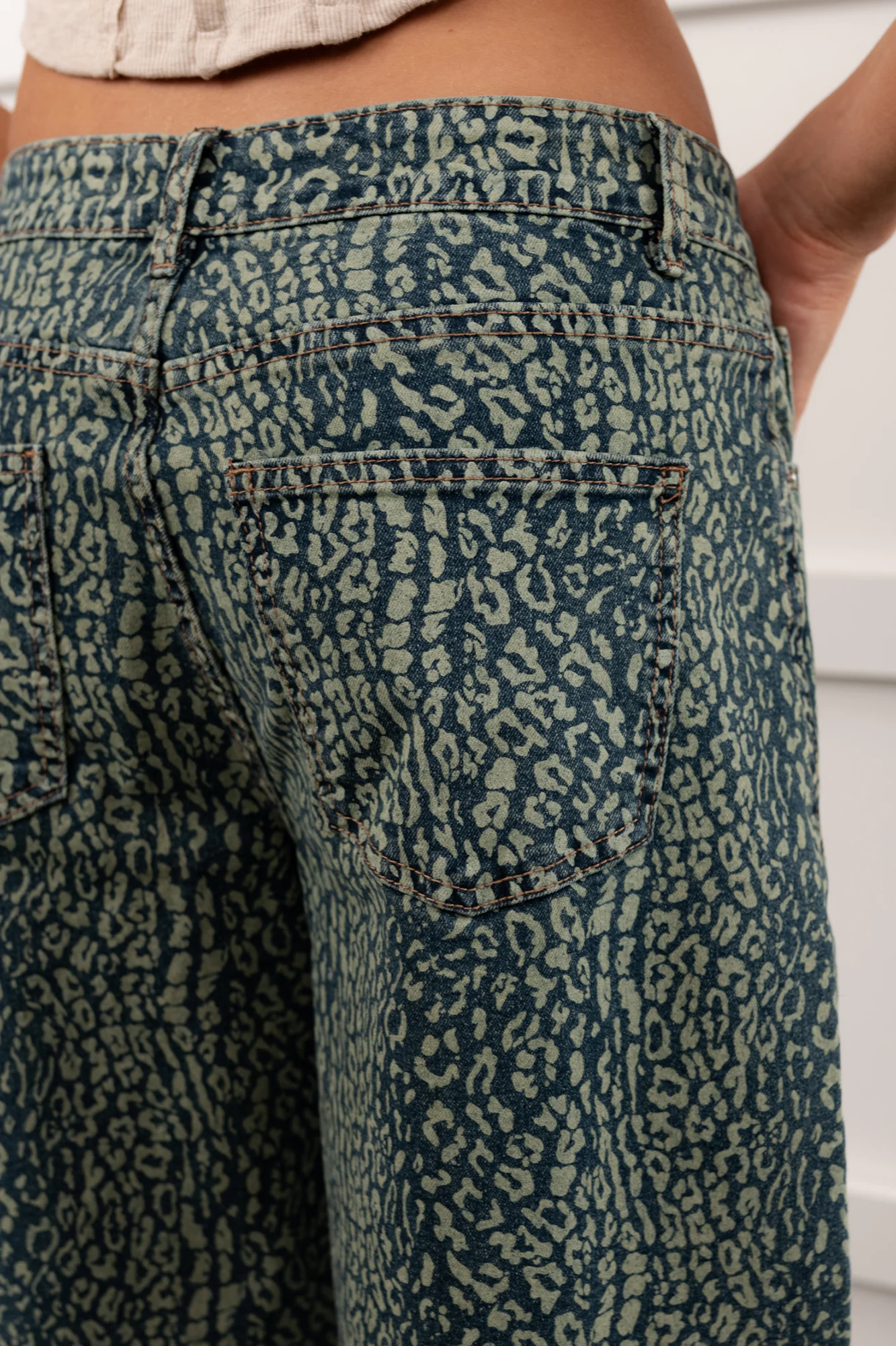 Boden Leopard Wide Leg ANWND Jeans (Denim) - Image 3