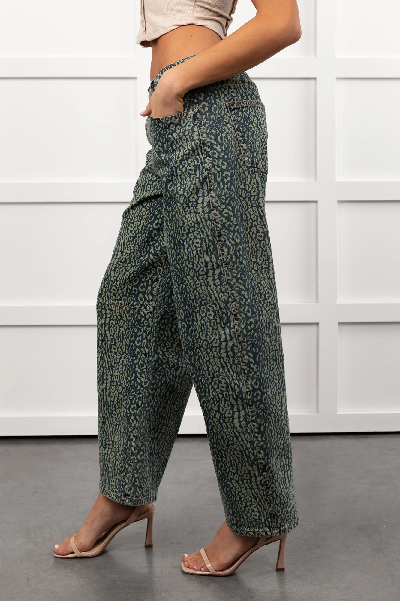 Boden Leopard Wide Leg ANWND Jeans (Denim) - Image 4