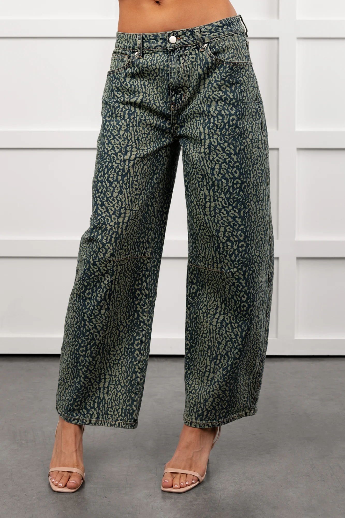 Boden Leopard Wide Leg ANWND Jeans (Denim) - Image 6