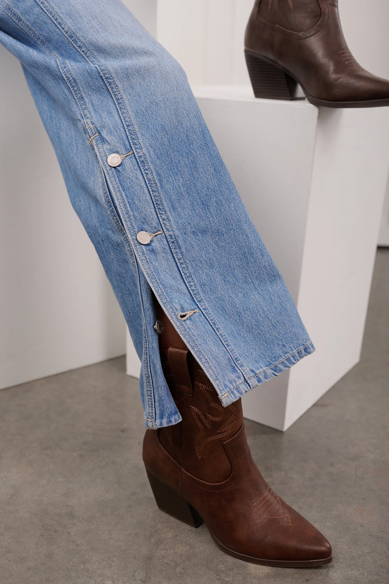 Braden High Rise Straight Leg Cello Jeans (Light) - Image 10