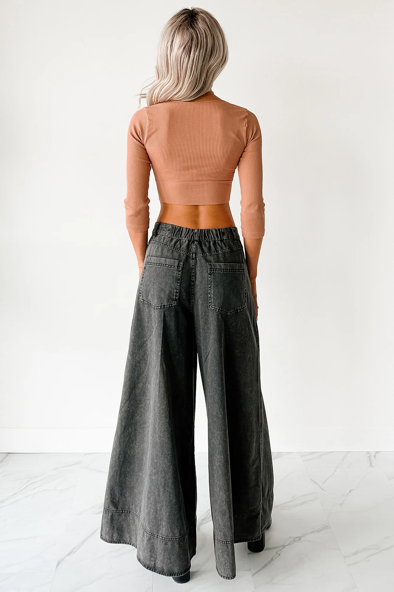 Casual Beauty Ribbed V Neck Crop Top (Mocha Mousse) - Image 5