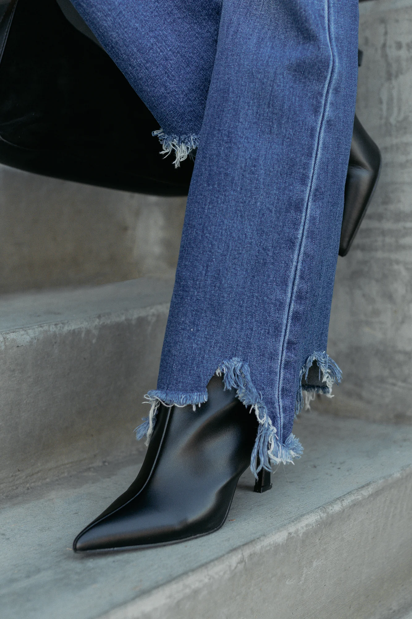 Collin Flare Distressed Kancan Jeans (Medium) - Image 5