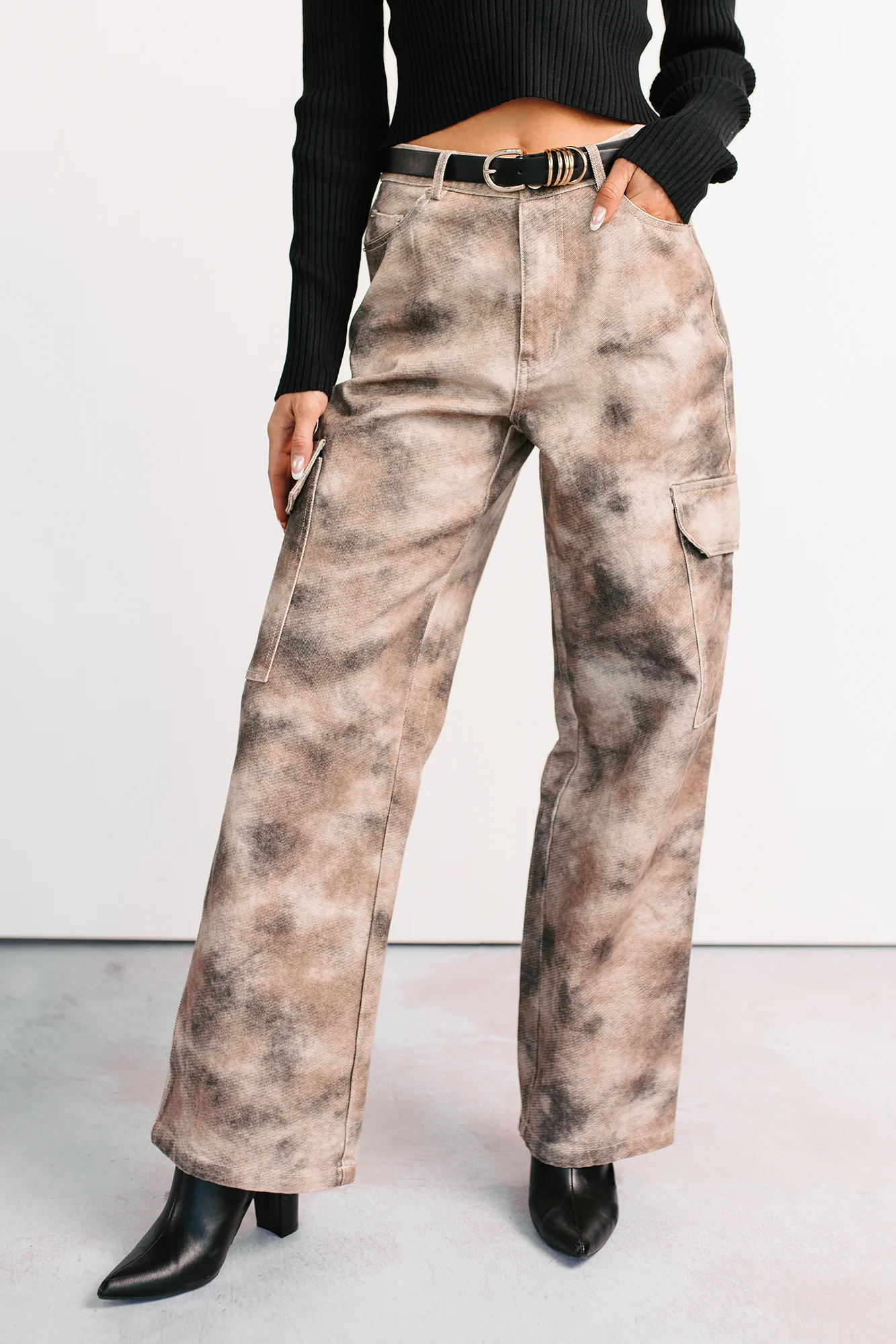 Edgy Attitude Smokey Print Cargo Jeans (Taupe Grey) - Image 2