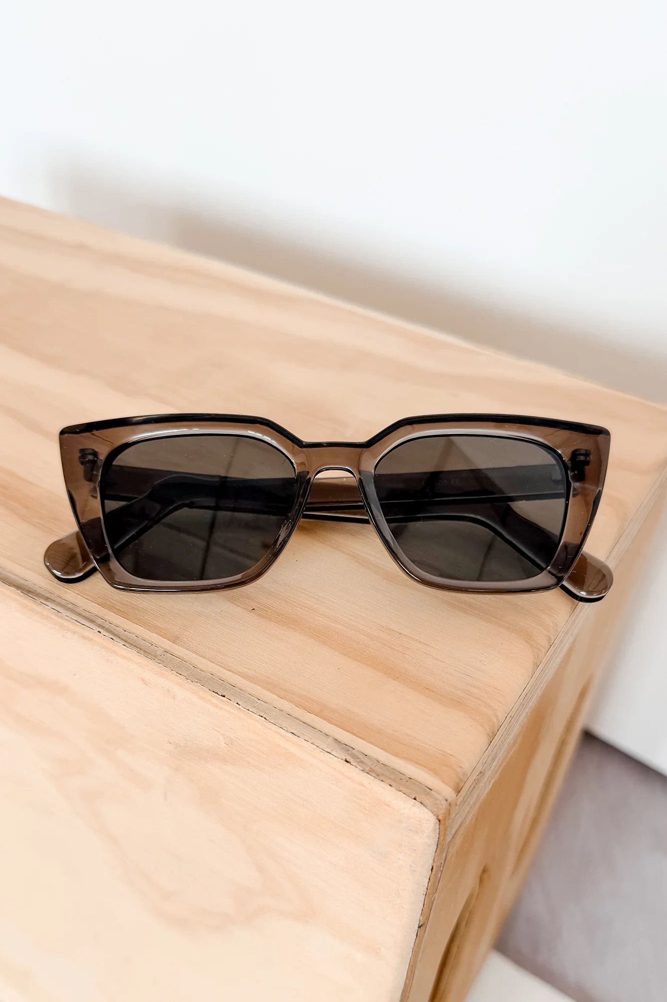 Errand Chic Squared Cat Eye Sunglasses (Multiple Color Options) - Image 10
