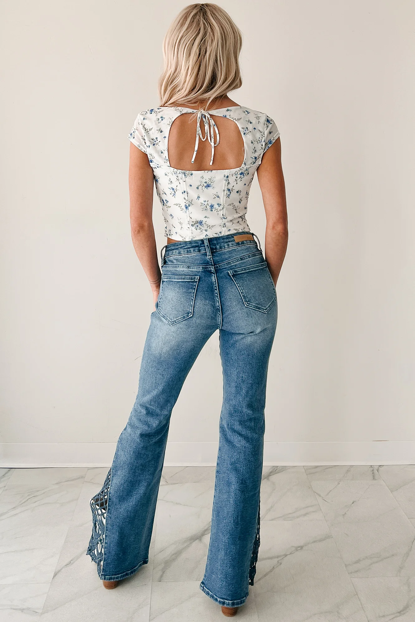 Flirty Flair Printed Cap Sleeve Top (White/Blue Floral) - Image 4