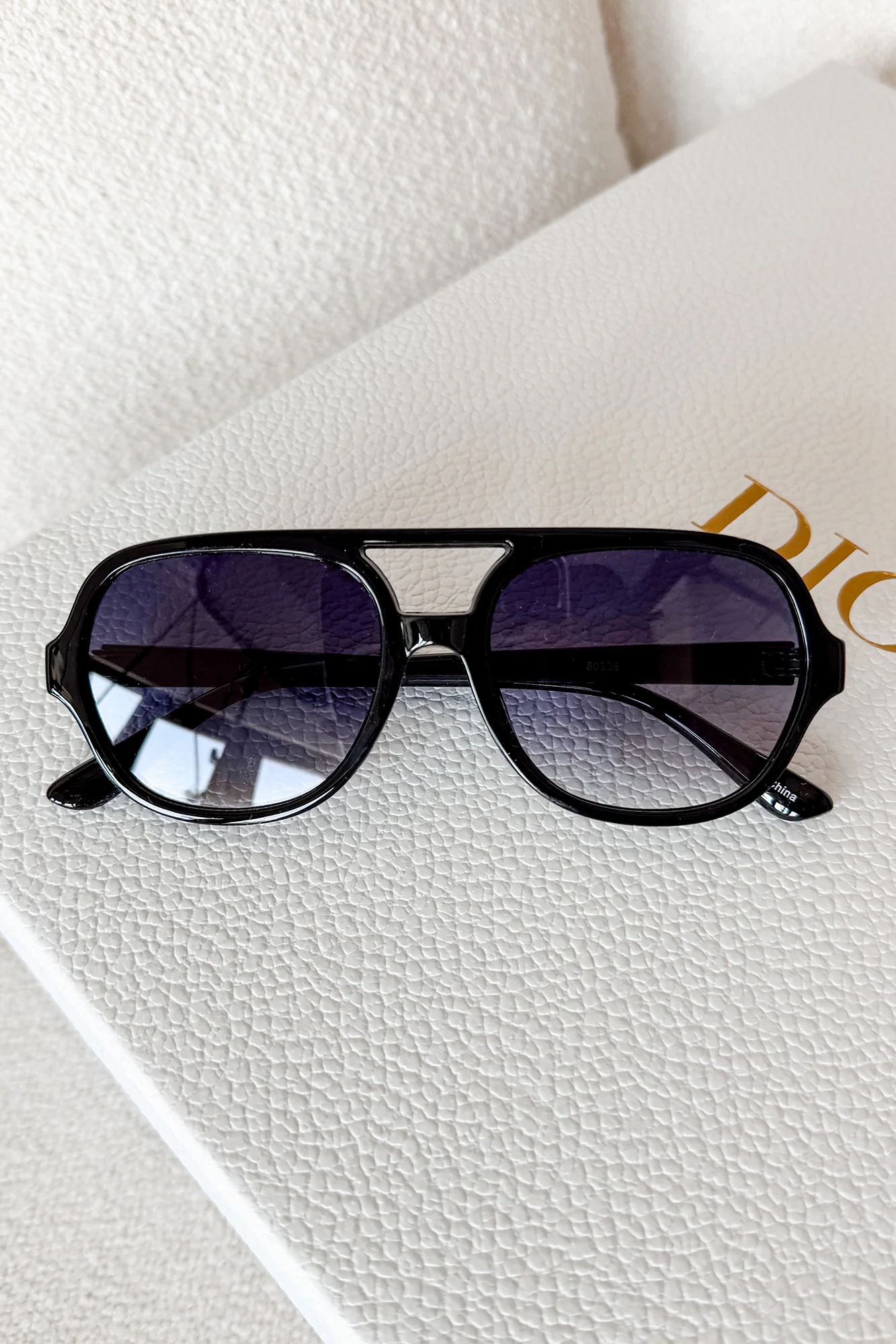 Leading Looks Aviator Sunglasses (Multiple Color Options) - Image 6