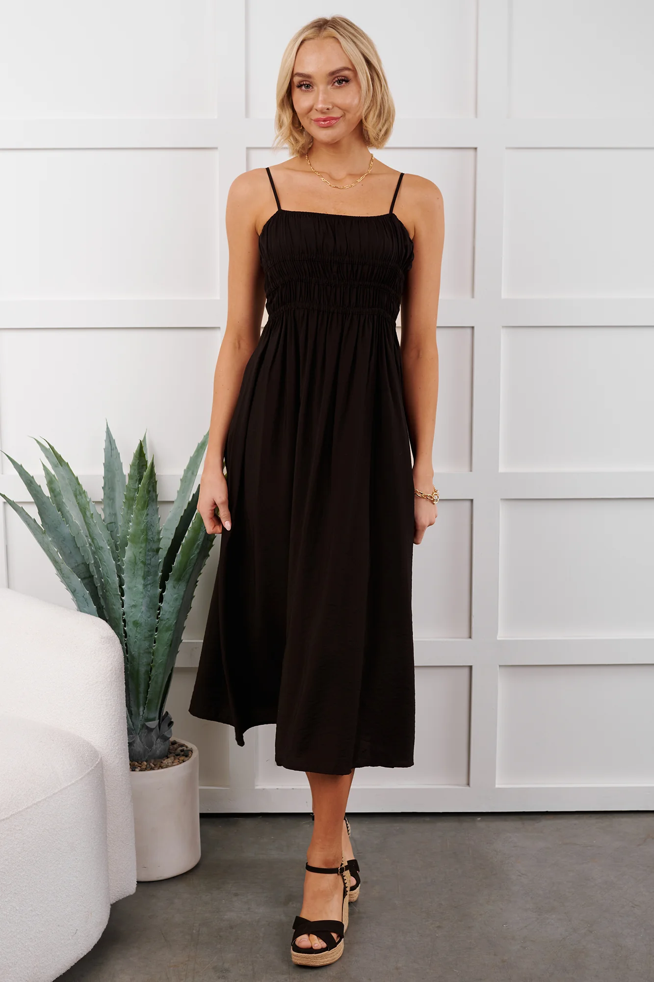Major Flirt Sleeveless Smocked Midi Dress (Black) - Image 6