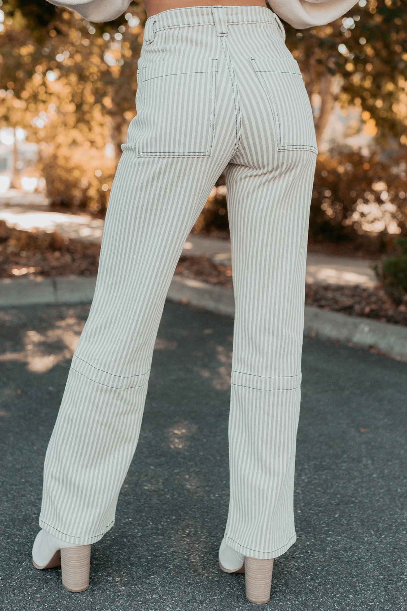 Marcus Straight Leg Striped Mica Denim Jeans (Grey Dawn) - Image 4
