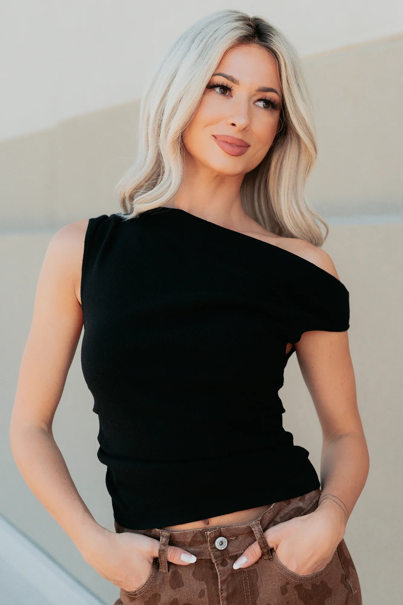 Off The Edge One Shoulder Knit Top (Black)