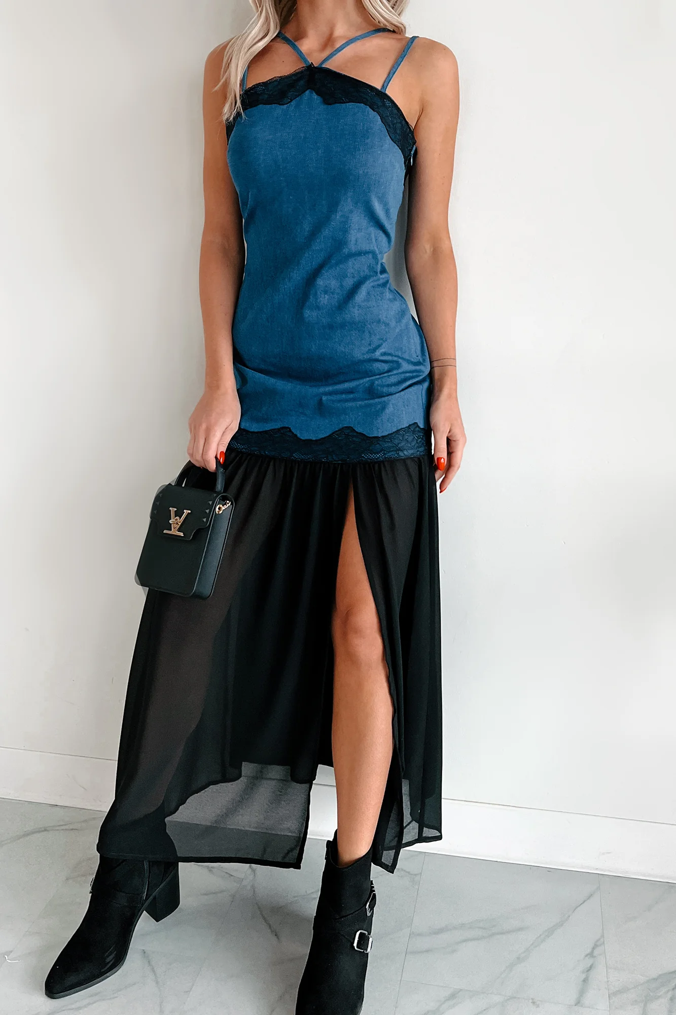 Showing Personality Denim Contrast Maxi Dress (Denim) - Image 6