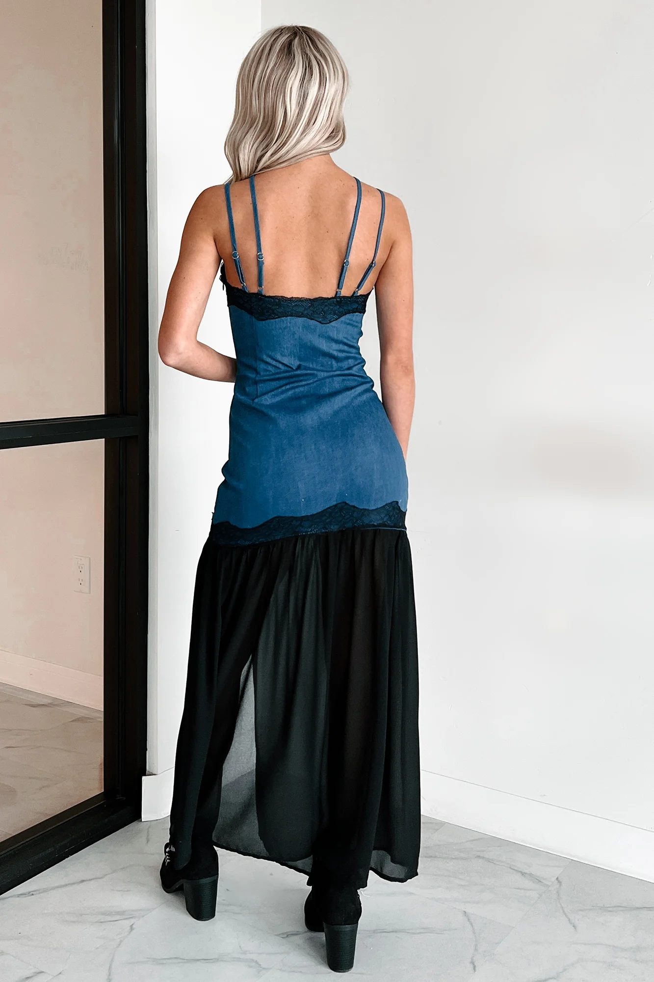 Showing Personality Denim Contrast Maxi Dress (Denim) - Image 7