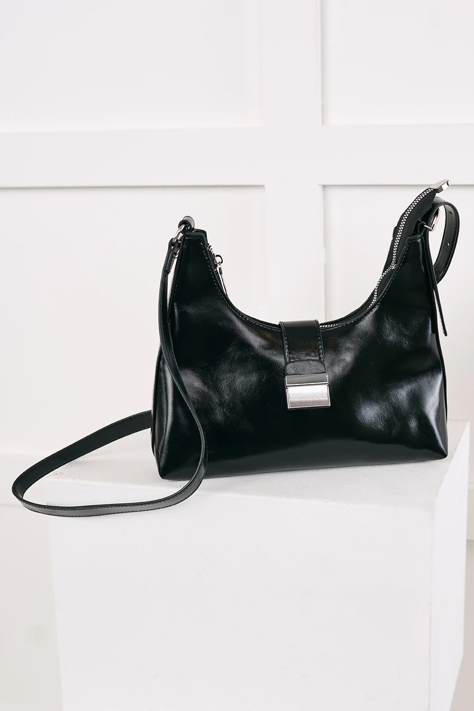 Vogue Visionary Faux Leather Handbag (Black) - Image 4