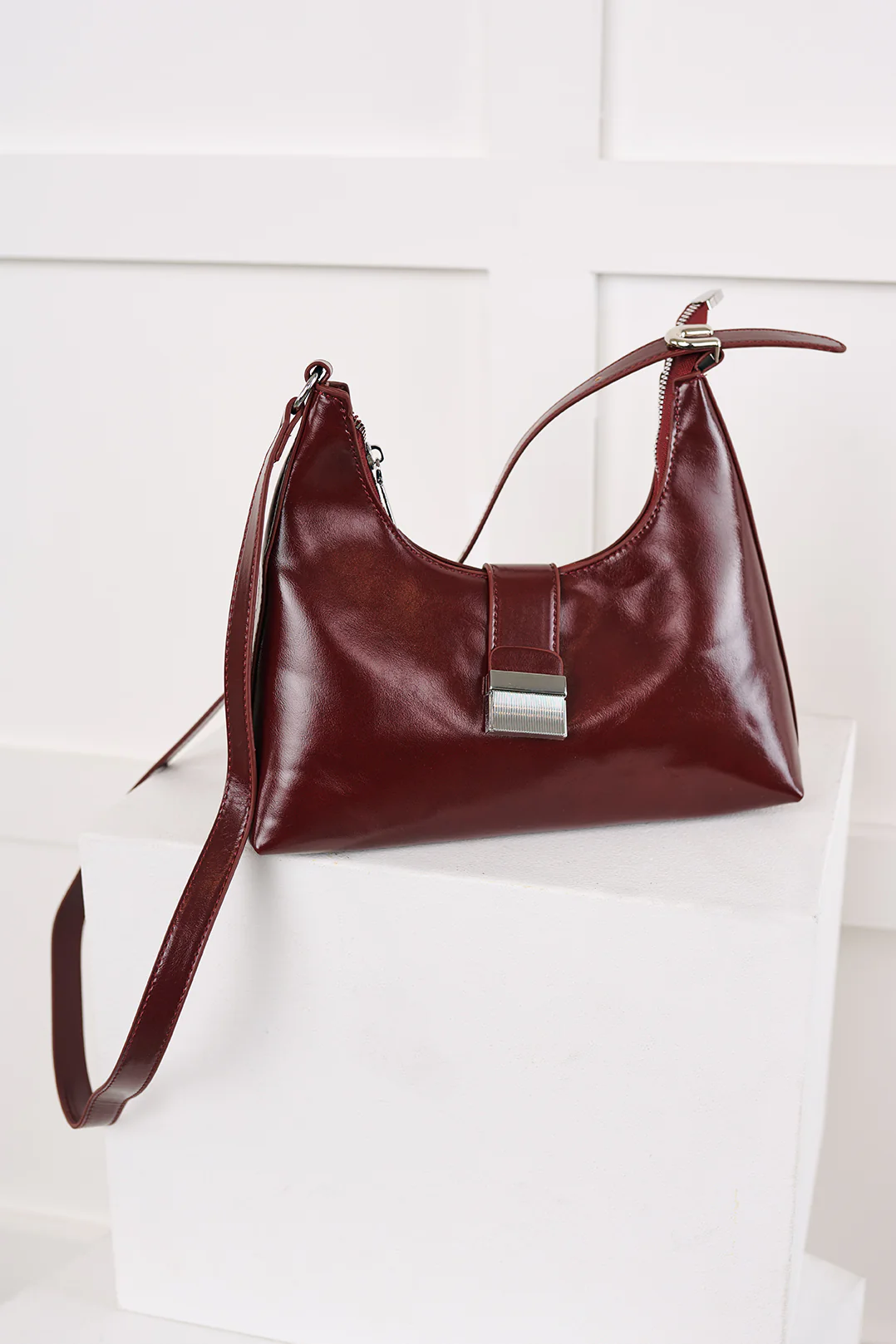Vogue Visionary Faux Leather Handbag (Red) - Image 3
