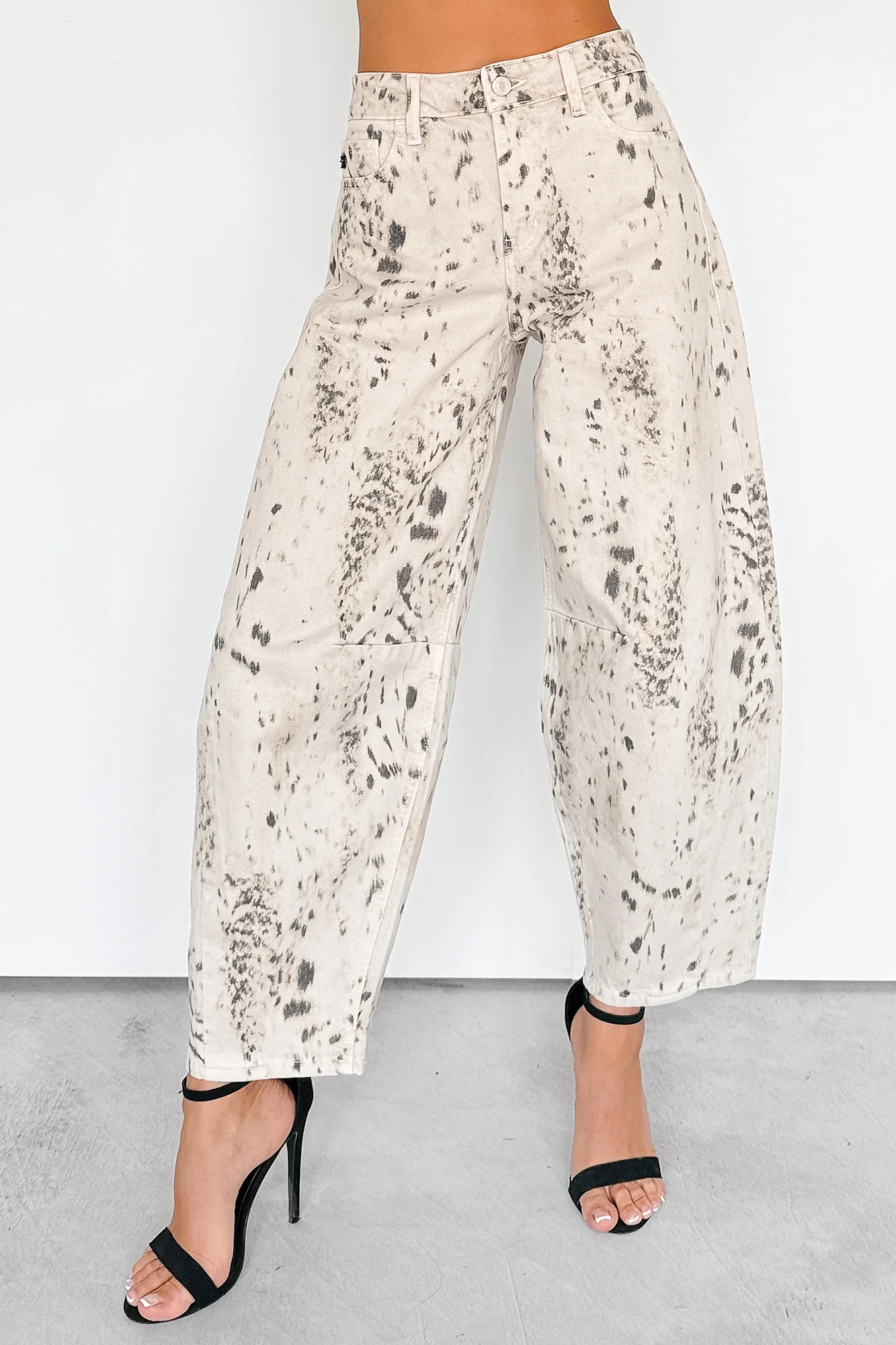 Zane High Rise Printed Barrel Kancan Jeans (Beige/Black) - Image 7