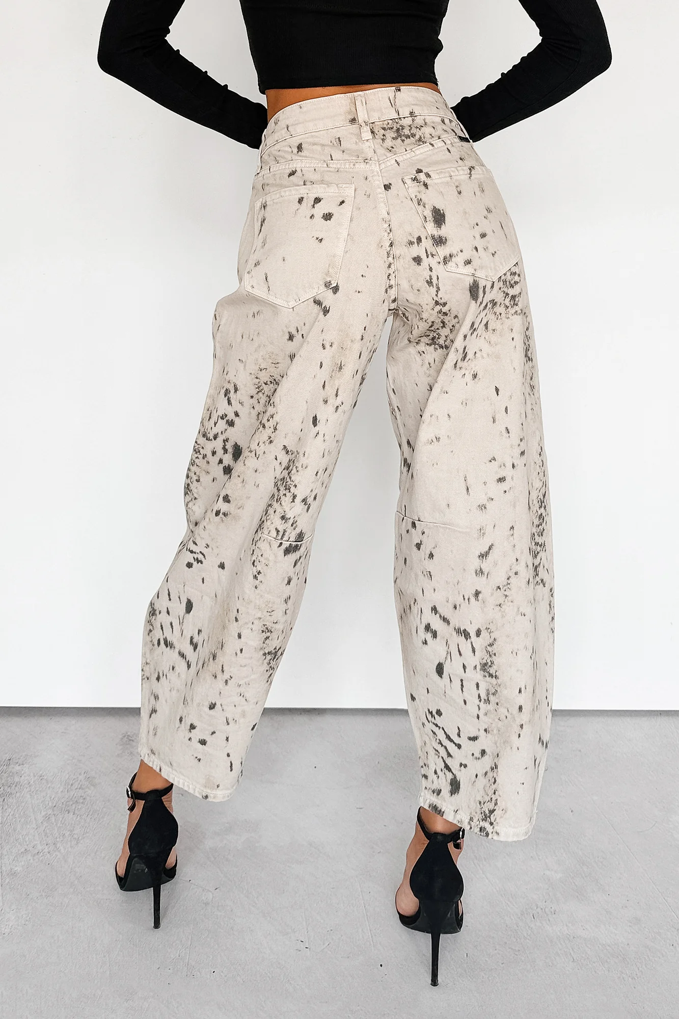 Zane High Rise Printed Barrel Kancan Jeans (Beige/Black) - Image 8